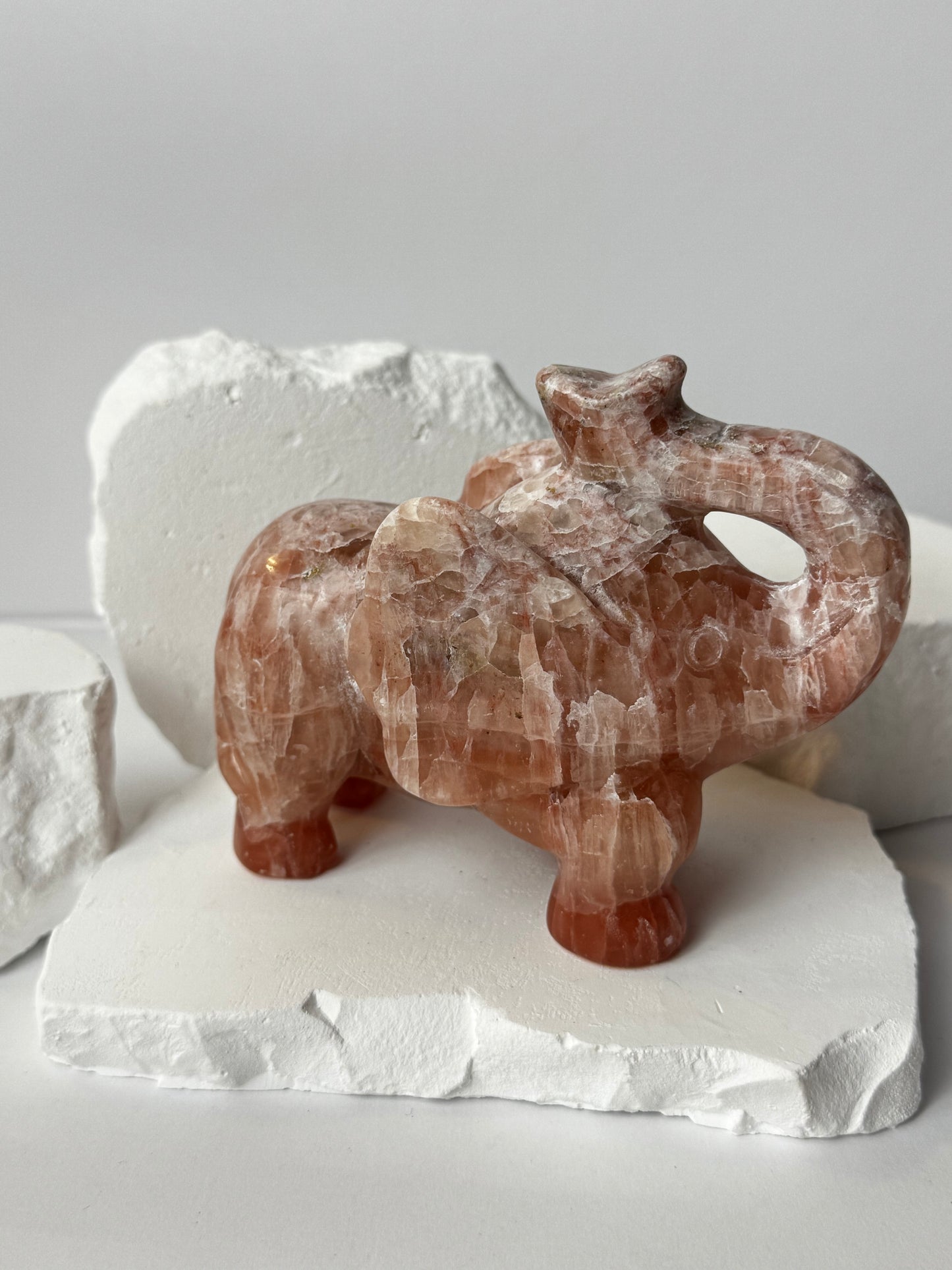 Pinker Karibischer Kalzit – Elefant Carving