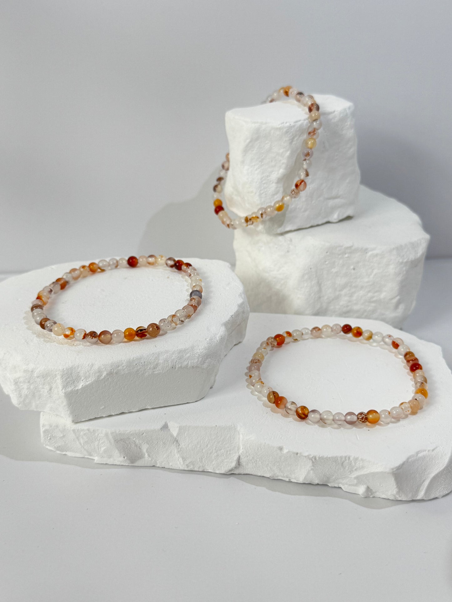 Feuerachat Armband – „Wenn du dein inneres Leuchten entfachen und dich zugleich geschützt fühlen möchtest“