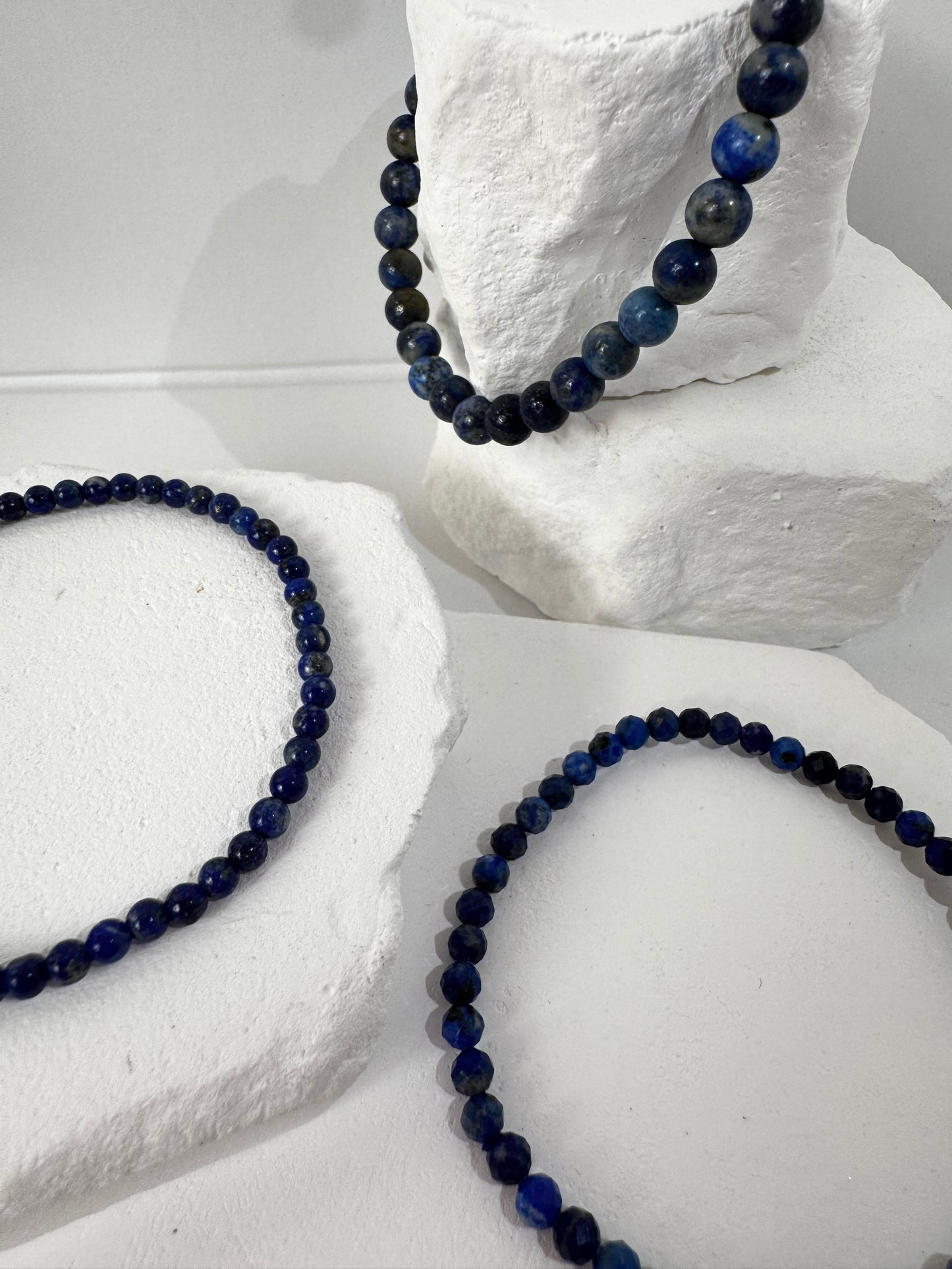 Lapis Lazuli Armband – „Wenn du deine innere Weisheit aktivieren, deine Wahrheit sprechen und spirituell wachsen willst“