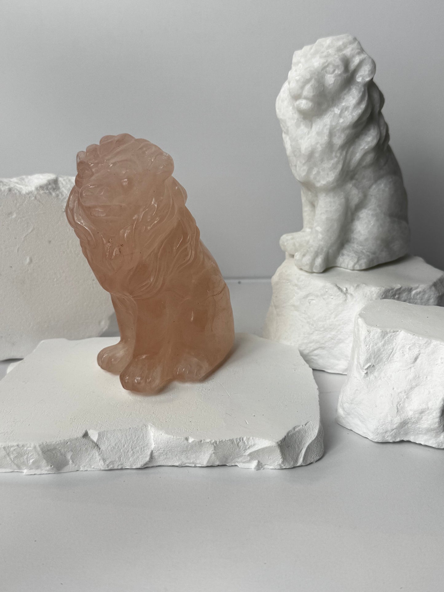 Löwe – Rosenquarz oder Weiße Jade
