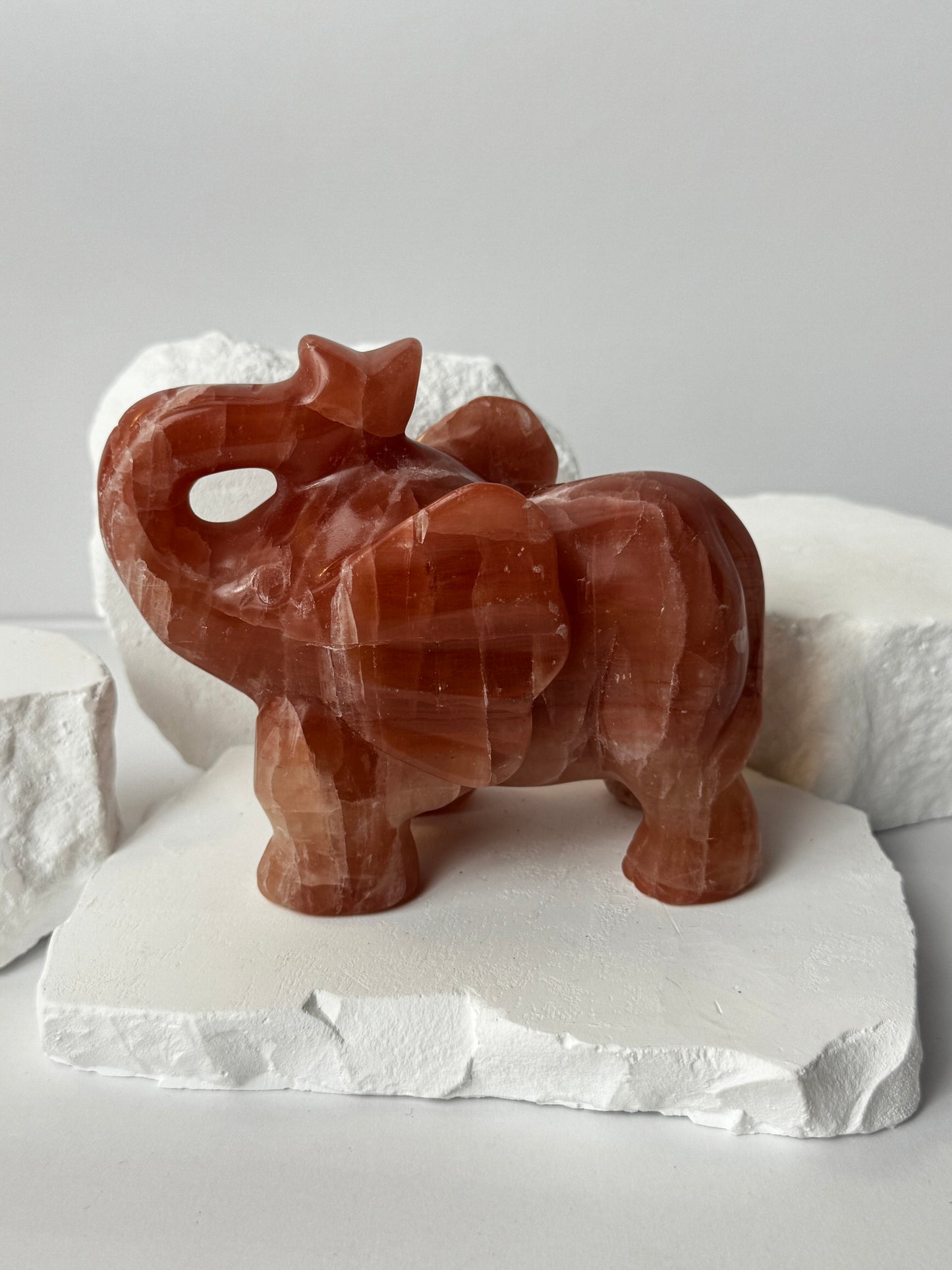 Pinker Karibischer Kalzit – Elefant Carving