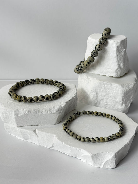 Dalmatiner Jaspis Armband – „Schutz mit einem Lächeln“