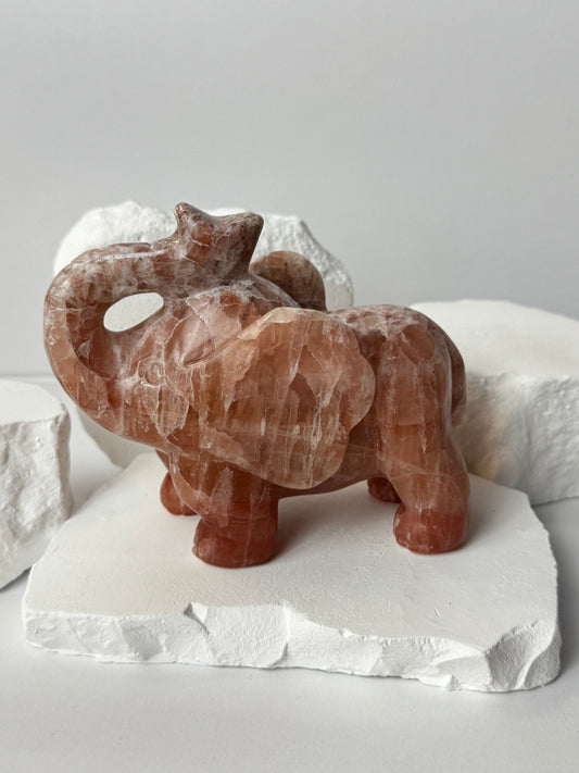 Pinker Karibischer Kalzit – Elefant Carving