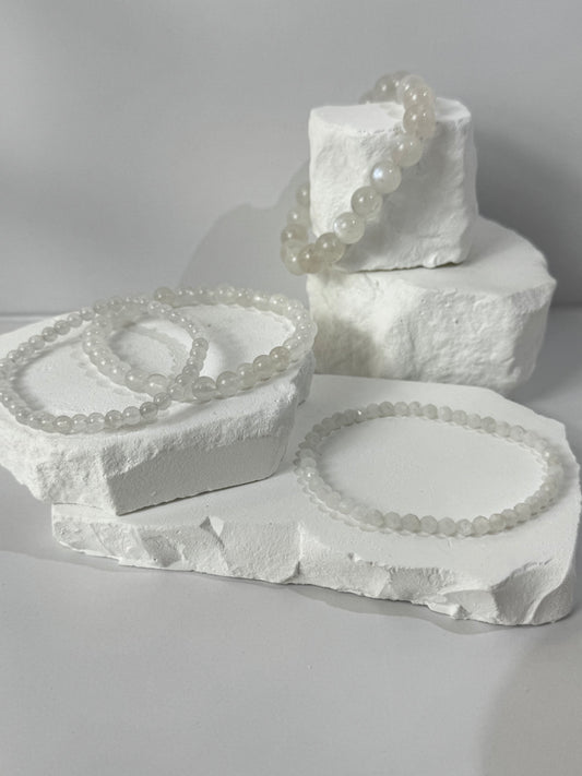 Blauer Mondstein Armband – „Wenn du deine Intuition stärken und dich selbst wieder spüren willst“