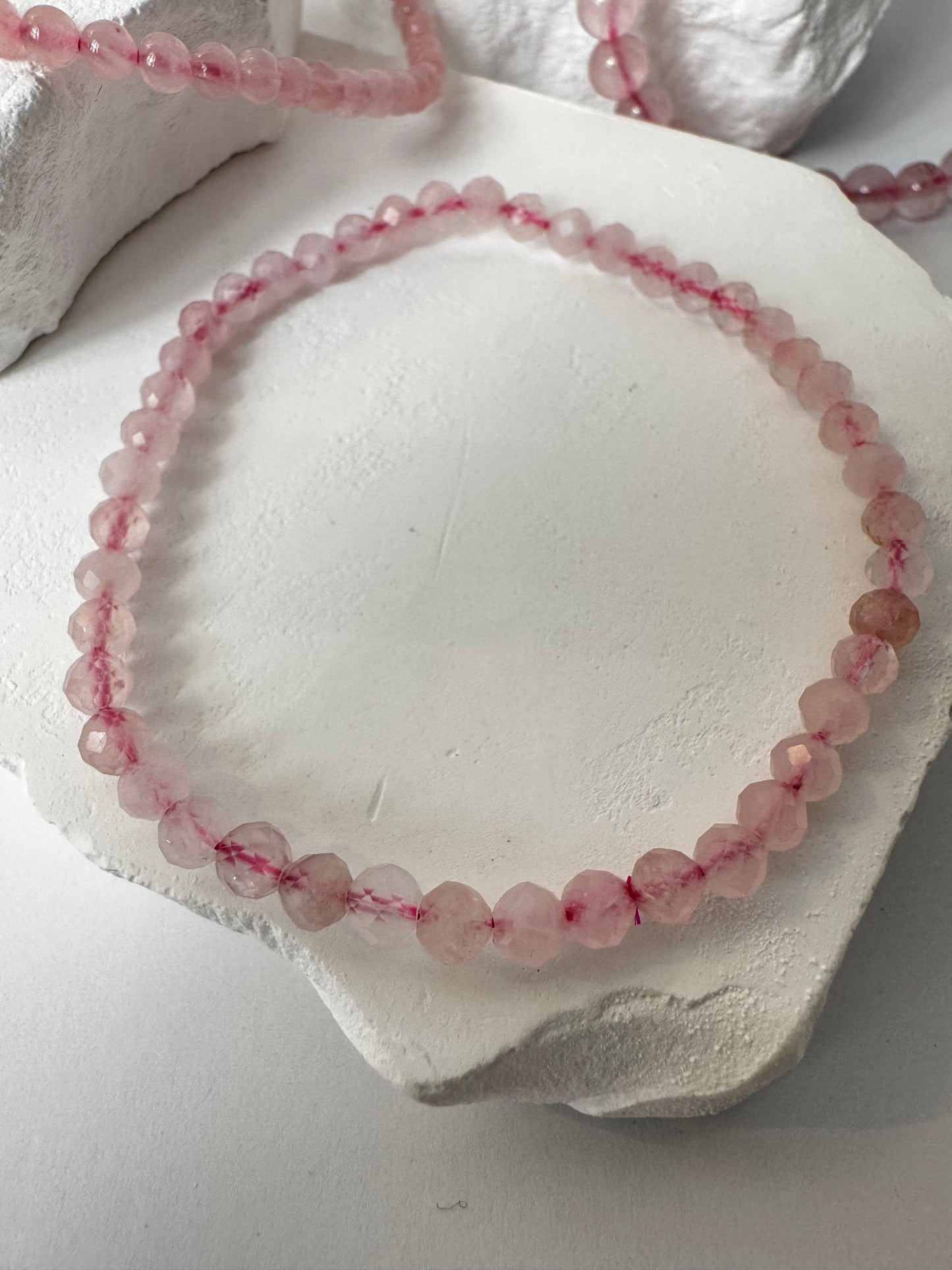 Rosenquarz Armband – „Liebe, die dich erinnert“