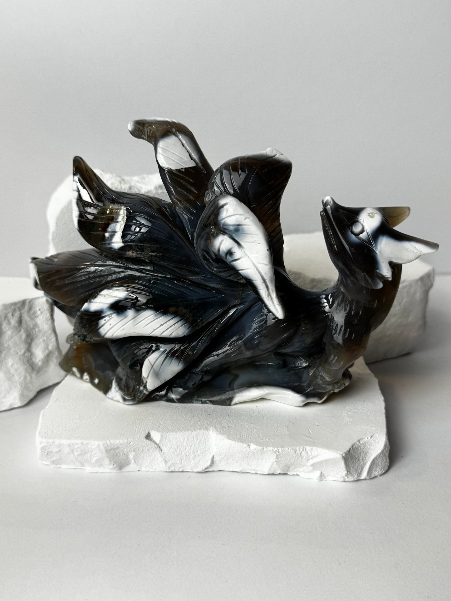 Orca Achat – Neunschwänziger Fuchs Carving