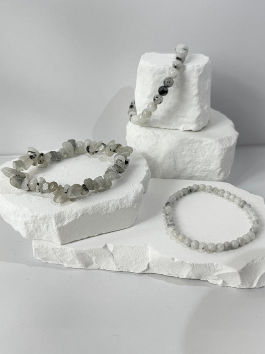 White Labradorite Bracelet – “When light figures accompany you”