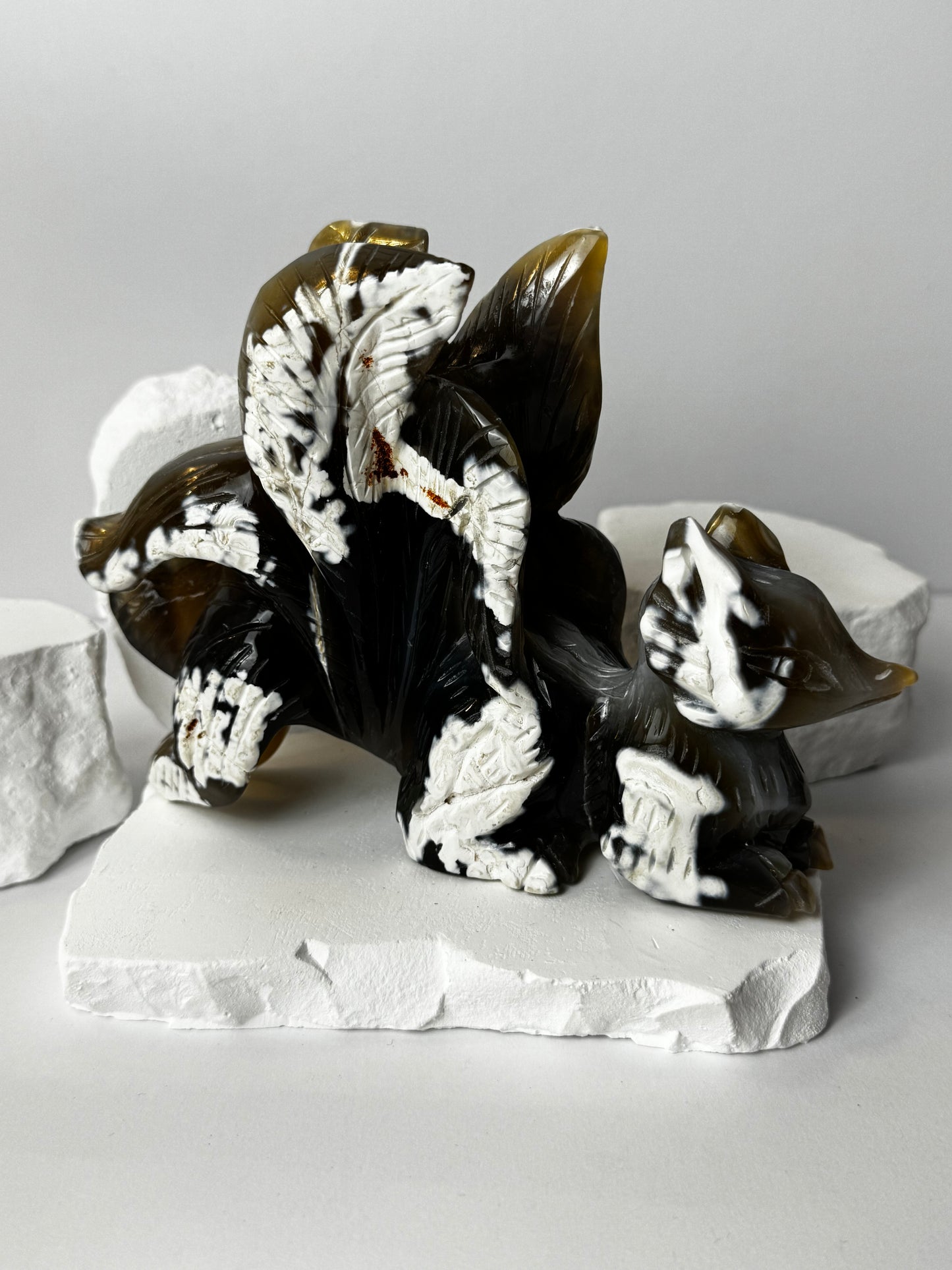 Orca Achat – Neunschwänziger Fuchs Carving